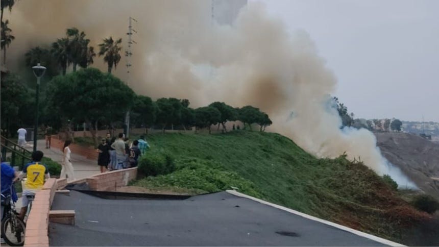 Miraflores: reportan persona herida durante incendio en la Costa Verde