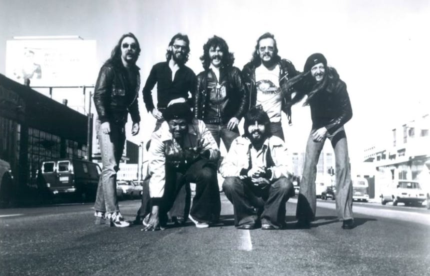 Foto publicitaria del grupo musical The Doobie Brothers tomada en 1976.