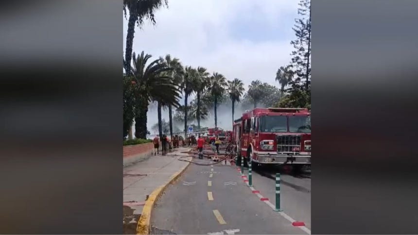 Miraflores: incendio en la Costa Verde se encuentra "prácticamente controlado", según Cuerpo de Bomberos