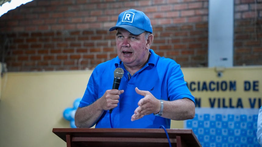 López Aliaga postula en estas elecciones como candidato a primer regidor.