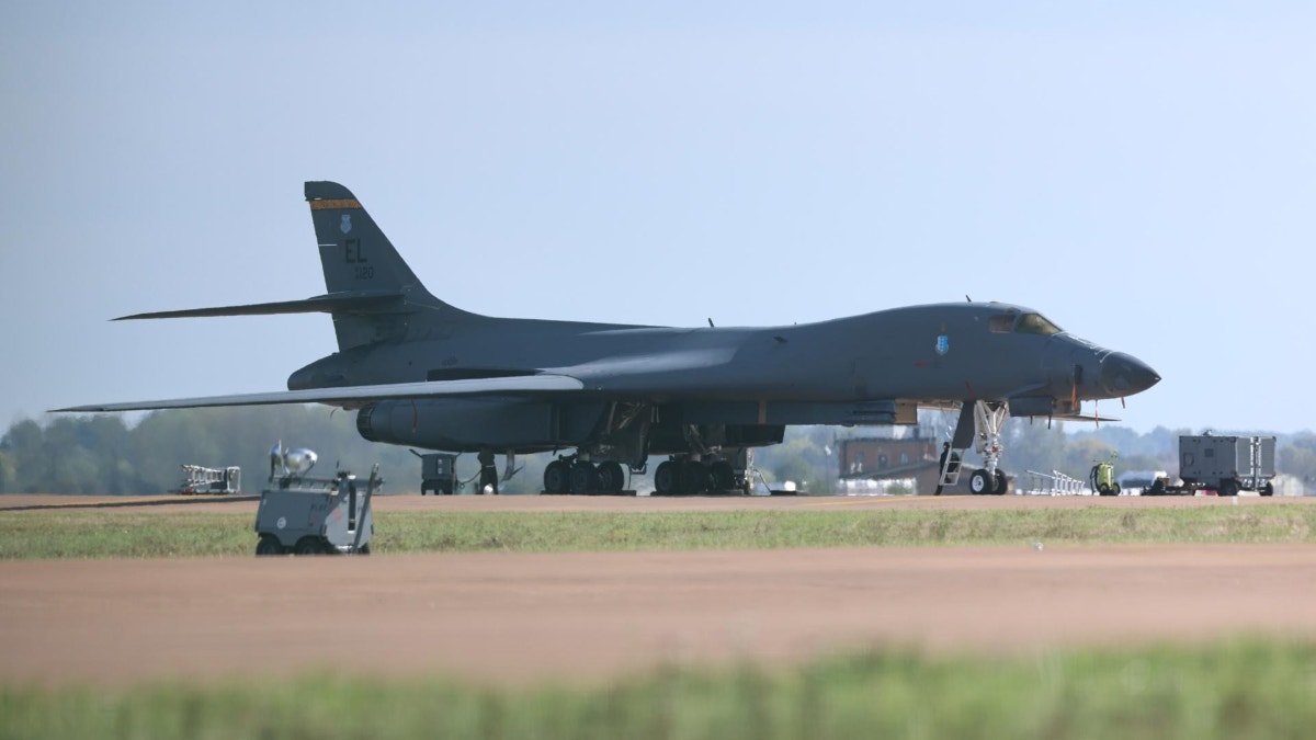 Estados Unidos retira todos sus bombarderos de la base aérea británica de Fairford tras presunto complot terrorista