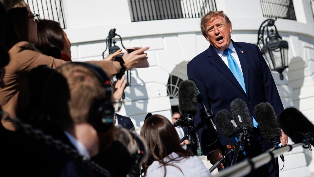 Donald Trump confirma que "algunas amenazas" llevaron a EE.UU. a retirar sus bombarderos de la base británica de Fairford