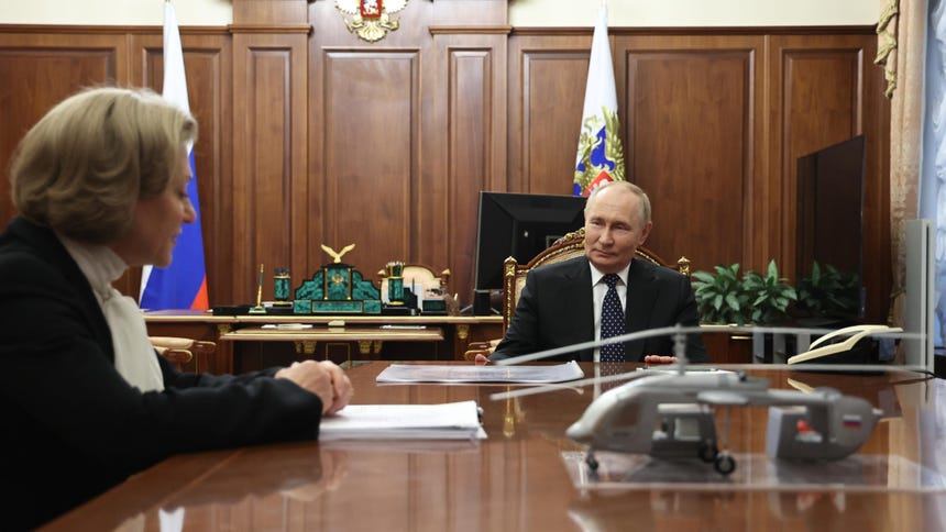 El Kremlin llam󠥳ó este lunes a la calma y a fiarse exclusivamente de las informaciones oficiales tras la alerta emitida por la Casa Blanca sobre un posible brote de peste pulmonar.