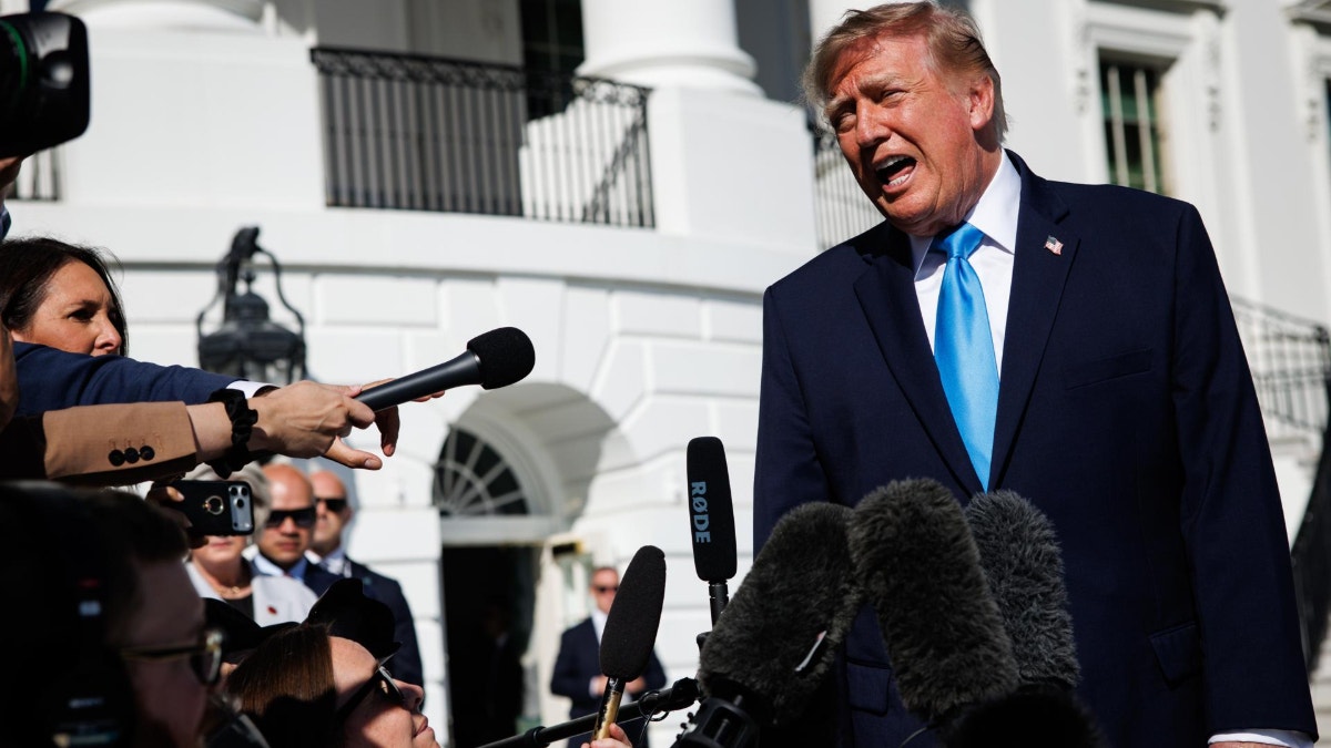 Donald Trump califica de "gran victoria" la ventaja de Bolsonaro y prevé segunda vuelta reñida