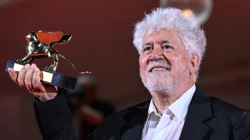 Pedro Almodóvar buscará adaptar al cine la novela 'Peces', de la escritora catalana Eva Baltasar.