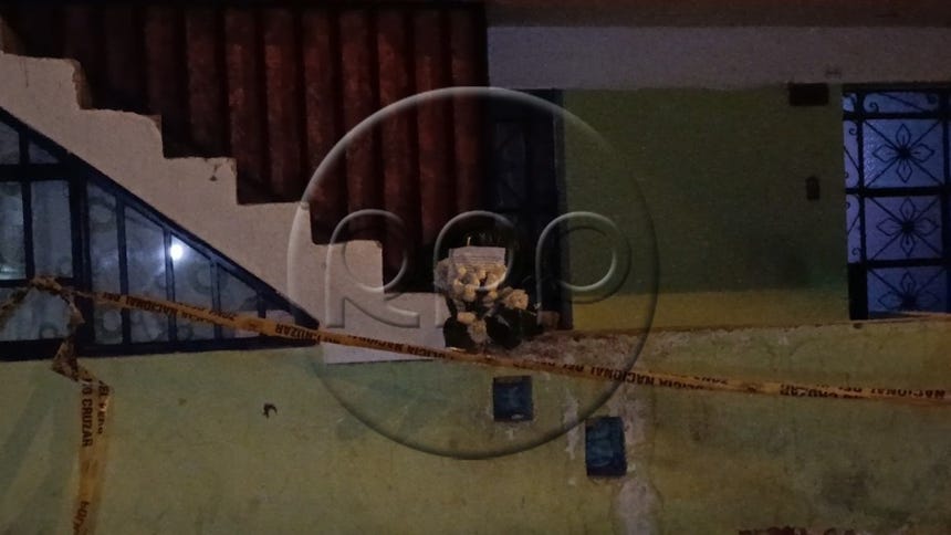 Delincuentes detonan explosivo y dejan arreglo floral en la puerta de una casa del Callao