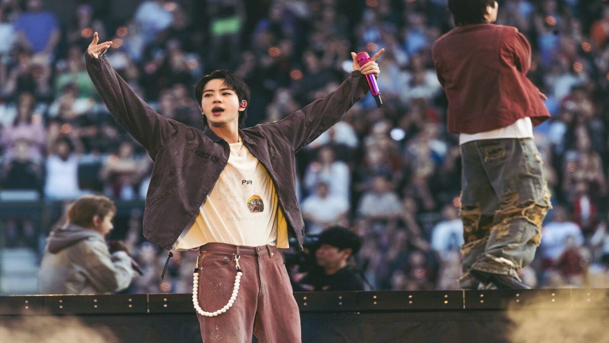 BTS en Lima: fanáticas pasan la noche en carpas antes de los conciertos en San Marcos