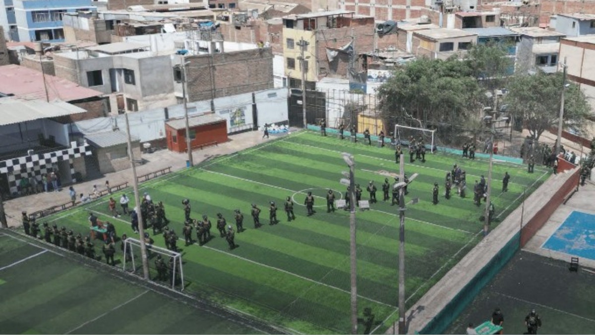 Ministerio de Educación recupera área deportiva en el colegio Mariano Melgar de Breña que estaba tomada por terceros