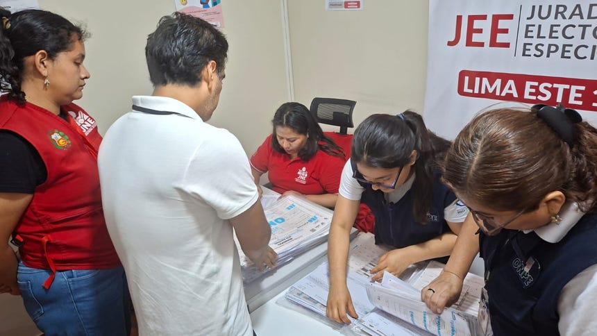 Toda acta observada es llevada desde la ODPE de ONPE hasta la sede del Jurado Electoral Especial para ser revisada y resuelta mediante cotejo