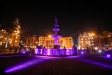 Por disposición del alcalde de Lima, Renzo Reggiardo, la Plaza Mayor de Lima, el Palacio Municipal y otros espacios públicos del Centro Histórico contarán con iluminación artística mediante luces LED de color morado durante todo octubre.