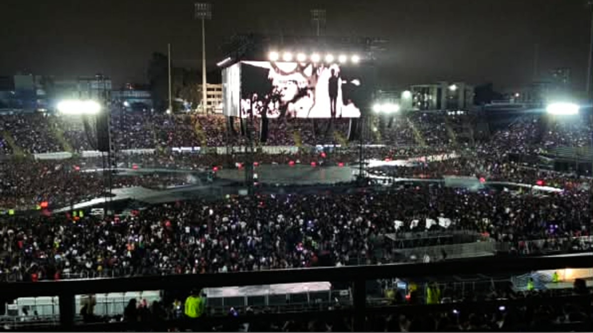 BTS en Lima: así fue el encendido de las ARMY Bomb en el Estadio San Marcos [VIDEOS]