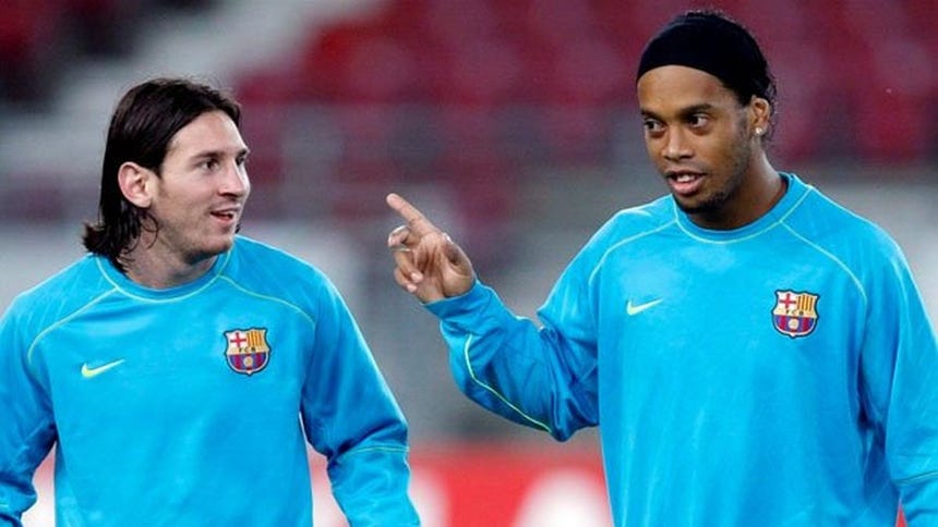 De crack a crack: Ronaldinho elogió a Lionel Messi por su retiro en Argentina y le dijo que disfrute de la vida