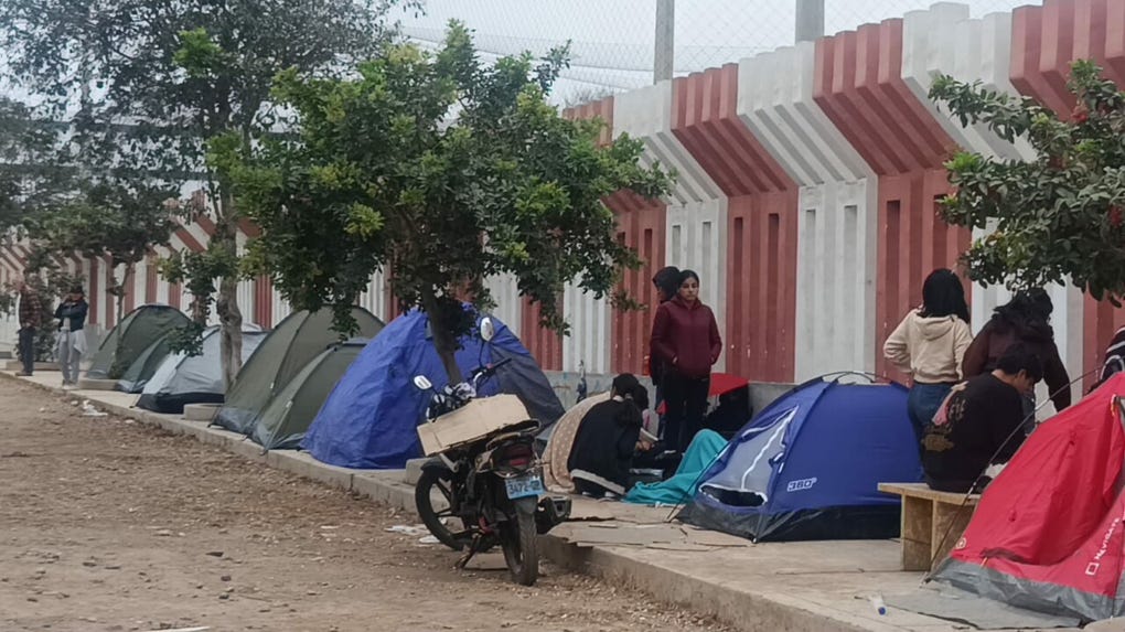 Así amanecieron los exteriores de San Marcos tras el primer concierto de BTS: fans ya acampan para el segundo recital [FOTOS] - Foto 1
