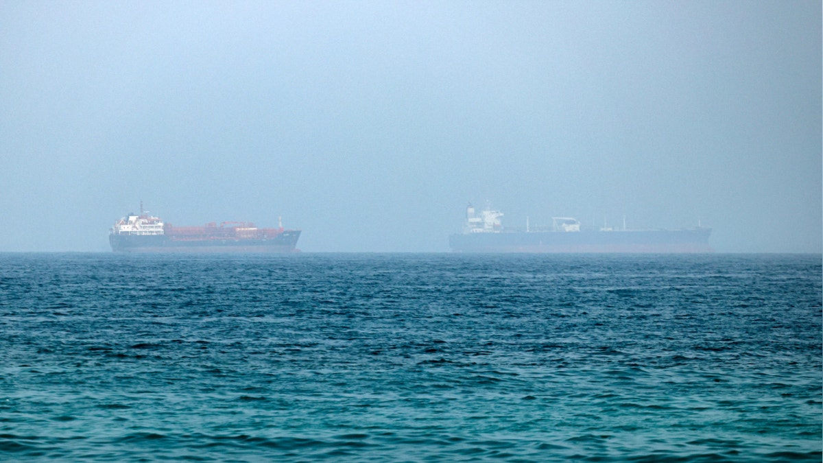 Varios proyectiles impactan contra un buque frente a Qatar, según agencia británica
