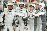 La nave amerizó a las 11:34 hora local (16:34 GMT), tal y como estaba previsto, junto con los cuatro miembros de la misión a bordo: la francesa Sophie Adenot y los astronautas de la NASA Jessica Meir y Jack Hathaway, y el cosmonauta Andrey Fedyaev (de la agencia rusa Roscosmos).