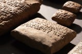Un equipo de arqueólogos ha encontrado en el centro de Turquía un total de 131 tablillas y fragmentos de escritura cuneiforme de la época del imperio hitita, de hace unos 3 400 años, informó el Ministerio turco de Cultura y Turismo.