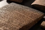 Con este hallazgo, el archivo real de Kayalipinar, situado en la provincia de Sivas (centro de Turquía), donde se encontraba la importante ciudad hitita de Samuha, se convierte en el más extenso de lengua hitita descubierto en el siglo XXI, agregó el ministro.