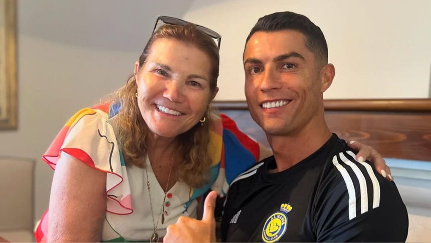 Mamá de Cristiano Ronaldo salió en defensa de su hijo: "Siempre ha sido el héroe de Portugal, no lo valoran como deberían"