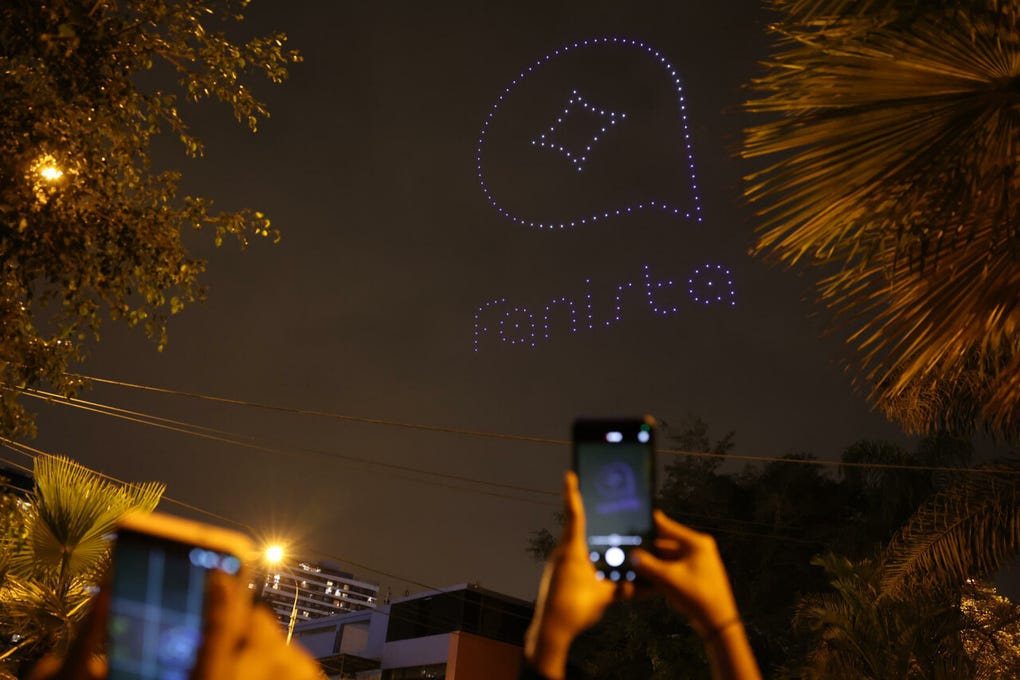 BTS en Lima: 150 drones iluminaron el cielo con mensajes de cariño para el grupo surcoreano [GALERÍA] - Foto 1