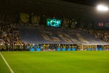 Antes del duelo ante Al Diriyah, la afición de <a href=https://rpp.pe/futbol/futbol-mundial/cristiano-ronaldo-romario-lo-apoya-por-abandonar-la-concentracion-de-portugal-yo-haria-lo-mismo-noticia-1711469 data-mce-href=https://rpp.pe/futbol/futbol-mundial/cristiano-ronaldo-romario-lo-apoya-por-abandonar-la-concentracion-de-portugal-yo-haria-lo-mismo-noticia-1711469>Al Nassr</a> lució una banderola<strong> </strong>con el mensaje La grandeza se gana en apoyo con <a href=https://rpp.pe/futbol/futbol-mundial/gol-de-cristiano-ronaldo-en-al-nassr-vs-al-draih-video-1-0-en-liga-de-arabia-saudita-980-goles-noticia-1711669 data-mce-href=https://rpp.pe/futbol/futbol-mundial/gol-de-cristiano-ronaldo-en-al-nassr-vs-al-draih-video-1-0-en-liga-de-arabia-saudita-980-goles-noticia-1711669>Cristiano Ronaldo.</a>