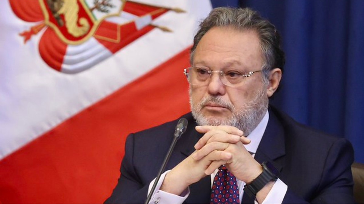 Carlos Mesía defiende cambios al pedido de facultades: "La Constitución señala que el Senado puede modificar lo que viene de Diputados"