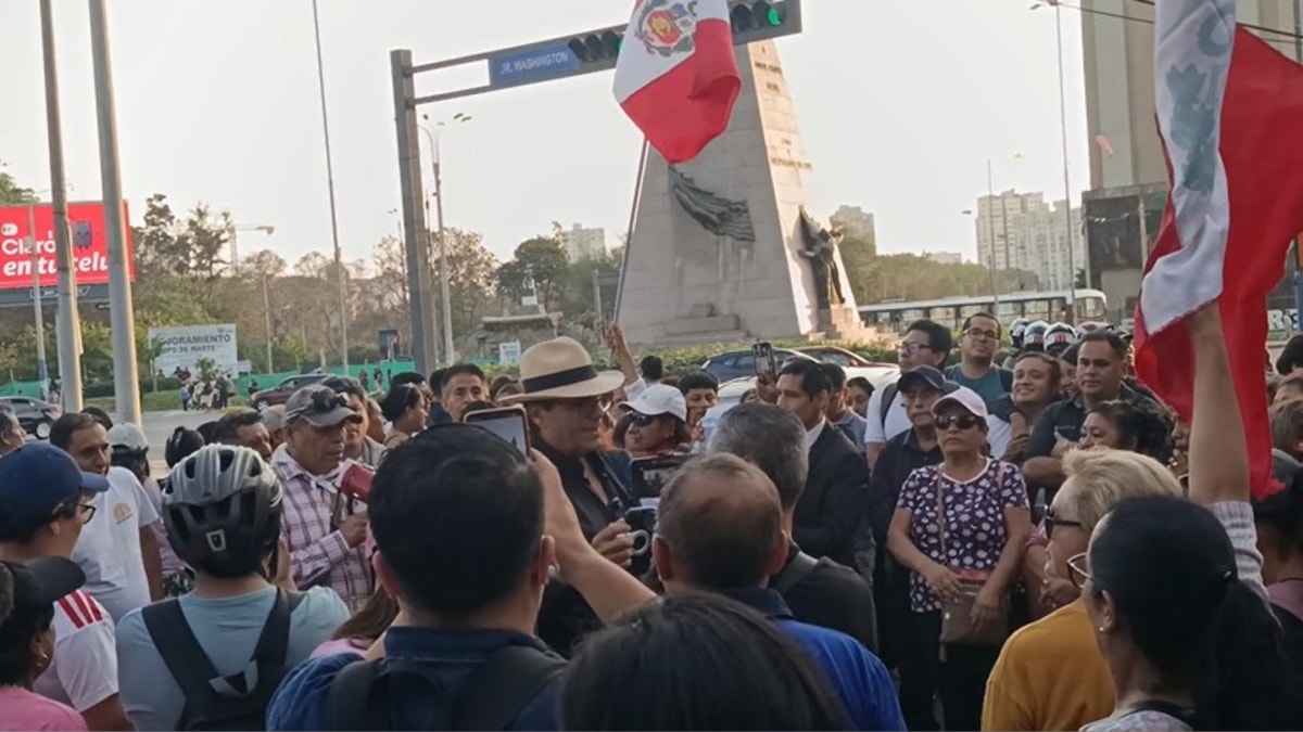 Ciudadanos realizaron plantón frente a la ONPE y el JNE exigiendo resultados al 100 % de las Elecciones Regionales y Municipales