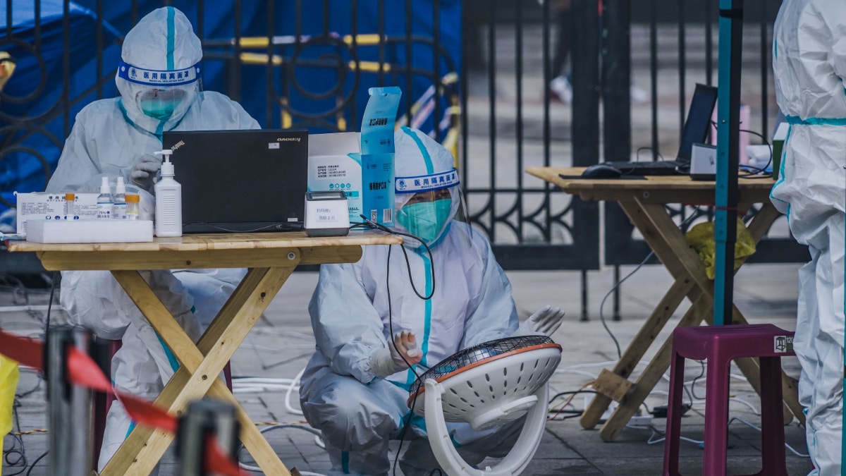 Condenan a 14 años de prisión al exalcalde de Wuhan que gestionó el primer brote de covid