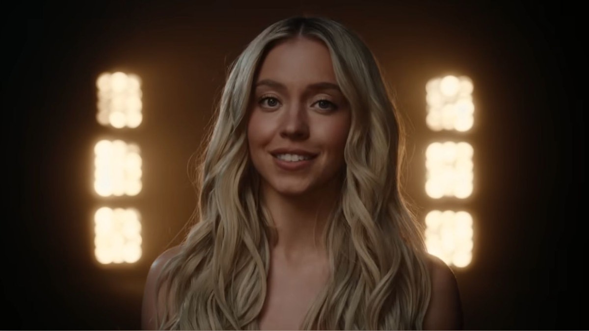 "Hay hombres apostando por mi ropa interior": Sydney Sweeney vuelve a provocar con un anuncio, pese a las críticas
