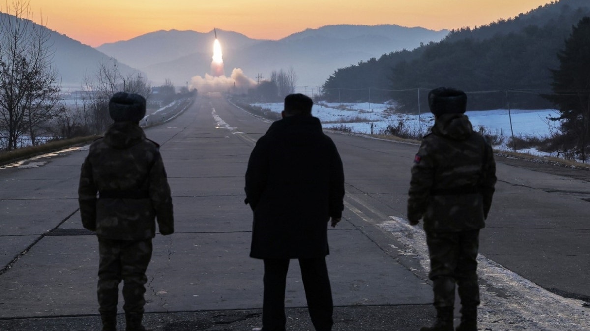 Corea del Norte lanza un misil aparentemente balístico, según Seúl y Tokio