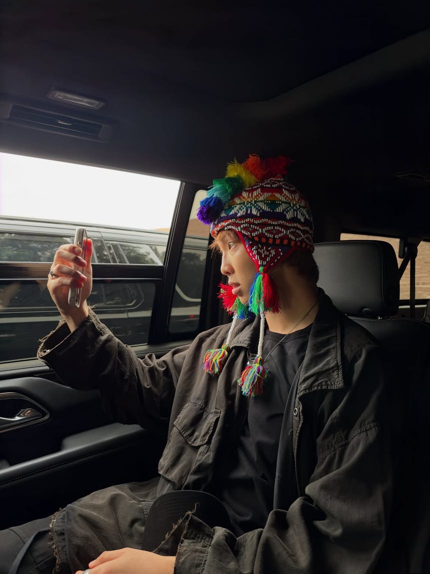 RM sorprendió a sus seguidores al posar con un colorido chullo peruano.   