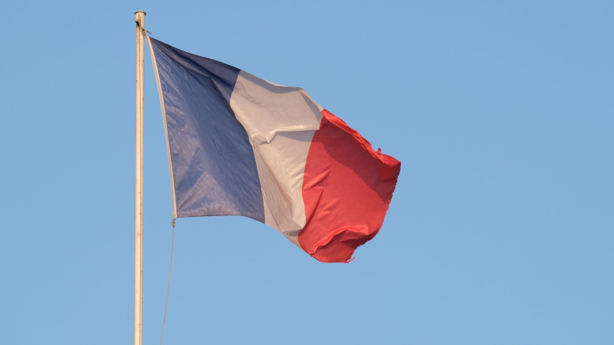 Conmoción en Francia: detienen a menor por dispararle al director de instituto y a una profesora