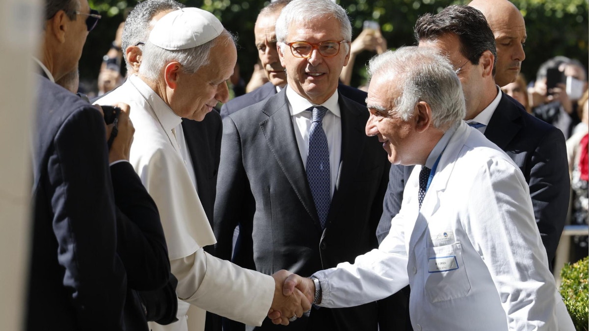El papa León XIV llegó al hospital Gemelli donde esta tarde será operado de un nódulo pulmonar