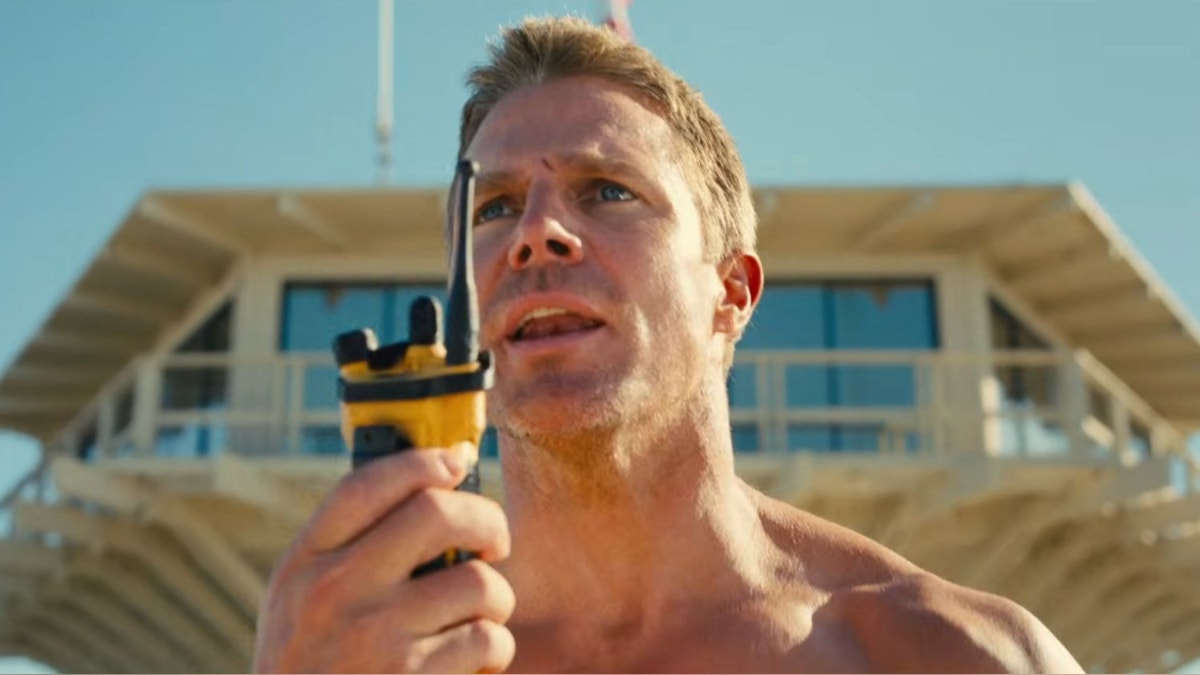 'Baywatch' lanza tráiler de su reboot: Stephen Amell lidera a los nuevos salvavidas
