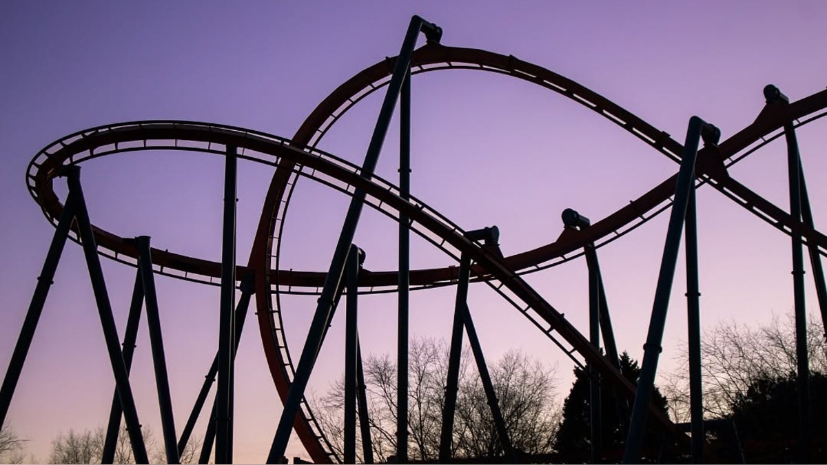 Un muerto y cuatro heridos en una montaña rusa en un parque de atracciones de EE. UU.