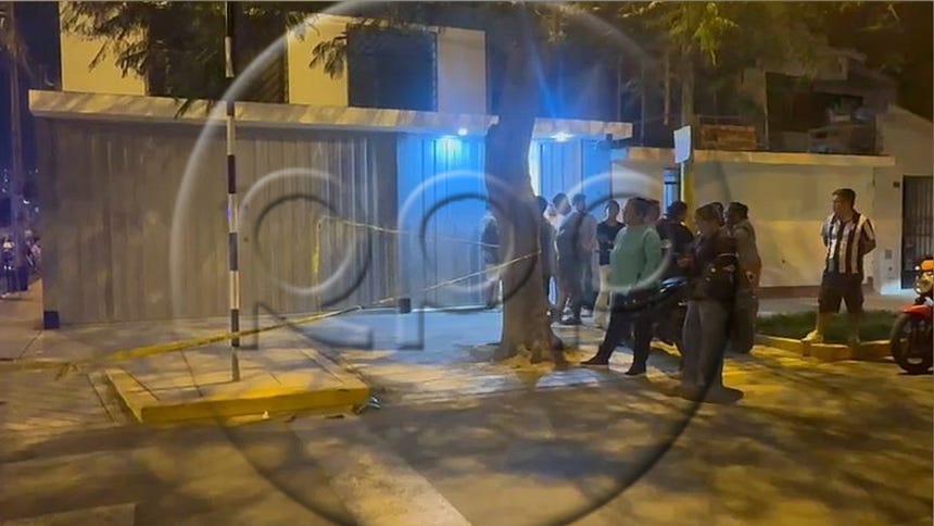 Un motociclista murió y otras dos personas resultaron heridas en un fatal accidente en Comas