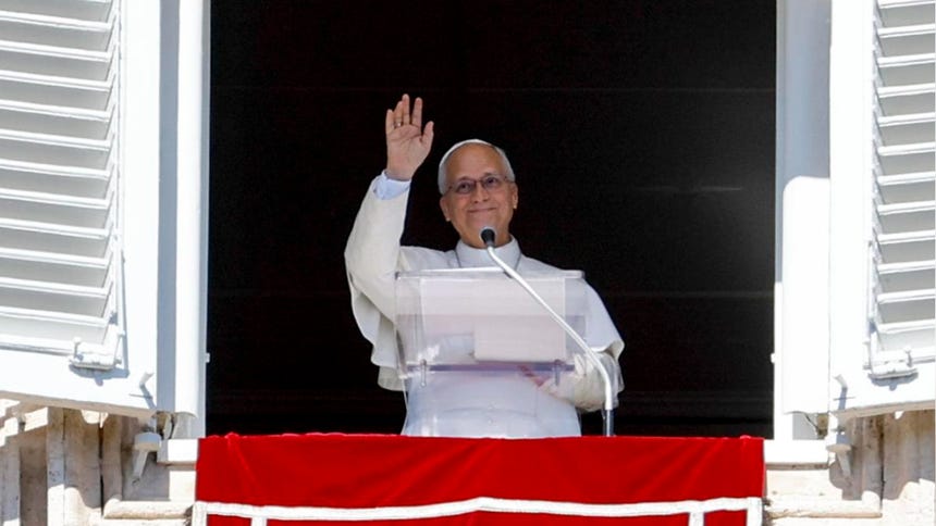 Cardenal Carlos Castillo ofició oración por la salud del papa León XIV