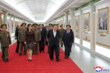 Kim Jong-un, junto a la cúpula del oficialista Partido de los Trabajadores de Corea, su esposa y su hija, participó el domingo en la inauguración del Museo de la Revolución de la Defensa Nacional, con motivo del 81 aniversario de la fundación del partido, sin que Pyongyang diera información respecto de la ubicación de la exposición.