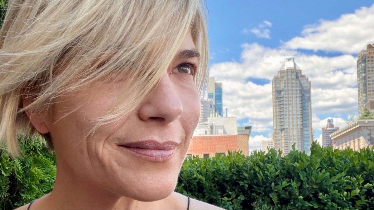 Selma Blair queda en libertad bajo fianza tras ser acusada de agredir a tripulantes, un policía y una enfermera