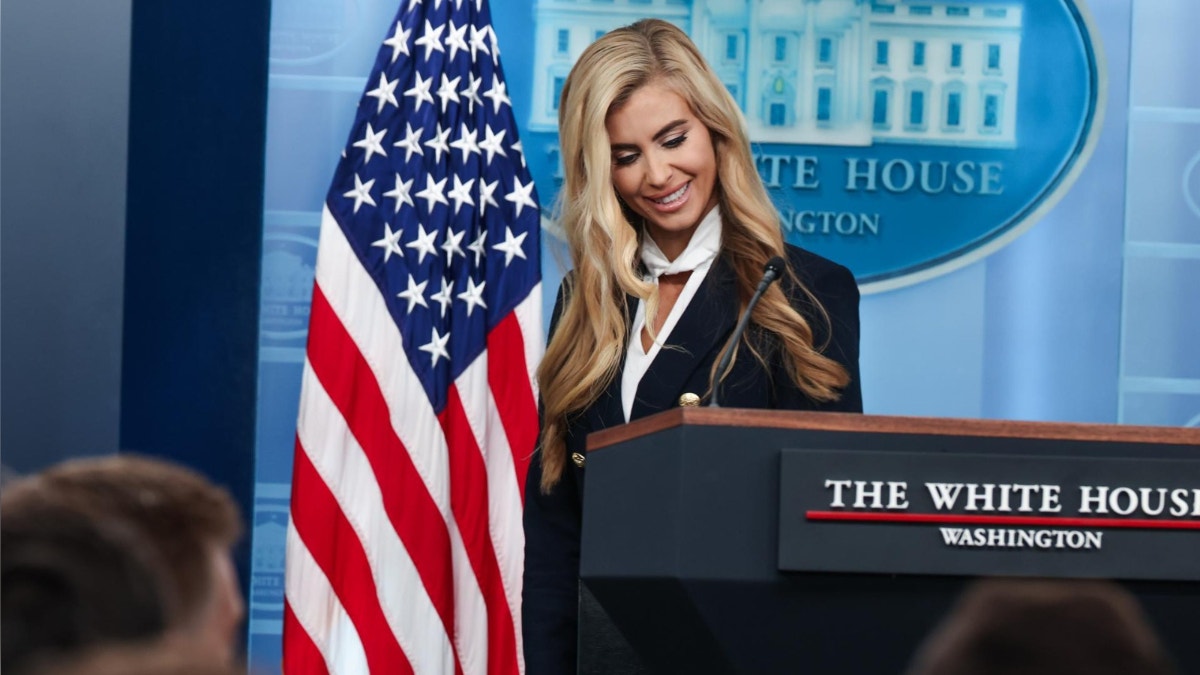 Debut nervioso ante la prensa: ¿Quién es Katie Zacharia, la nueva portavoz de la Casa Blanca elegida por Trump?