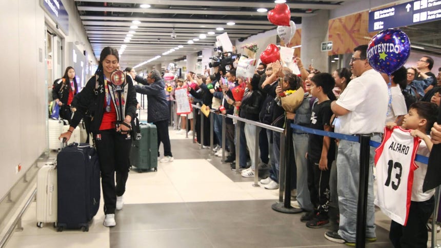 Perú Sub 19 regresó a Lima: recibió el cariño de hinchas tras medalla de plata en el Sudamericano y pase al Mundial 2027