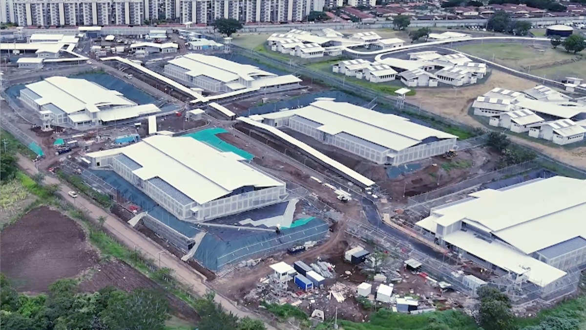 Costa Rica emula el modelo Bukele: inauguró megacárcel de alta seguridad con capacidad para 5 100 reos [VIDEO]