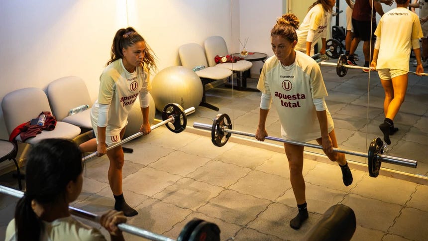 Las 'Leonas' van con todo: Universitario ya está en Quito para la Copa Libertadores Femenina 2026
