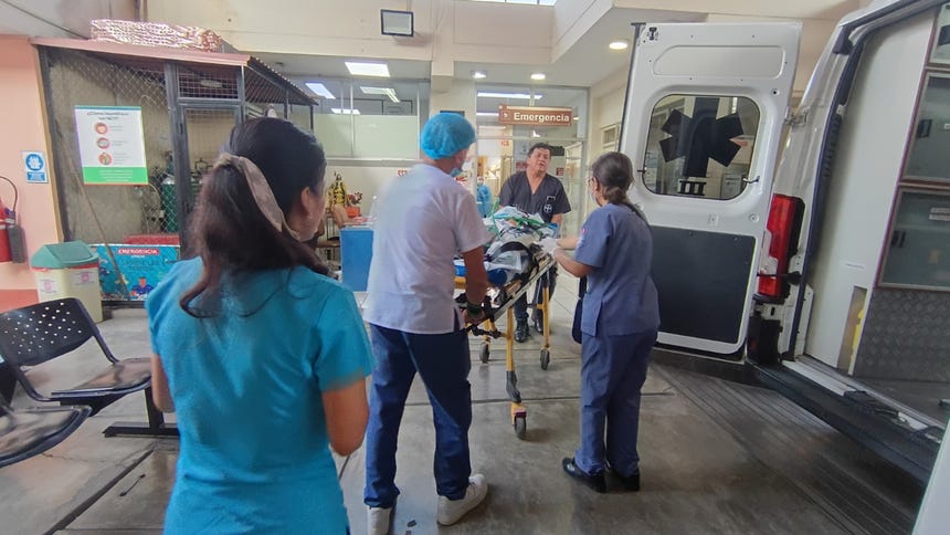 Lima: trasladan a mujer con aneurisma cerebral al Instituto Nacional de Ciencias Neurológicas