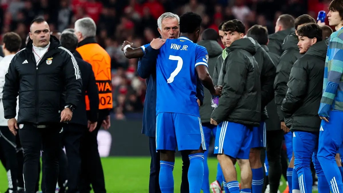 José Mourinho estalló contra sanción a Vinicius Junior: "¿Por qué dos horas antes de un partido importante?"