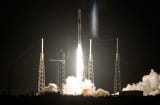 El cohete Falcon 9 de SpaceX despegó con gran potencia desde la plataforma 40 de la Estación de la Fuerza Espacial de Cabo Cañaveral.