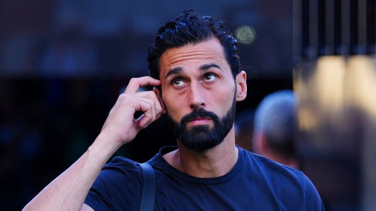 Álvaro Arbeloa, técnico del Fulham, multado con casi 33 mil dólares por criticar a un árbitro en la Premier League
