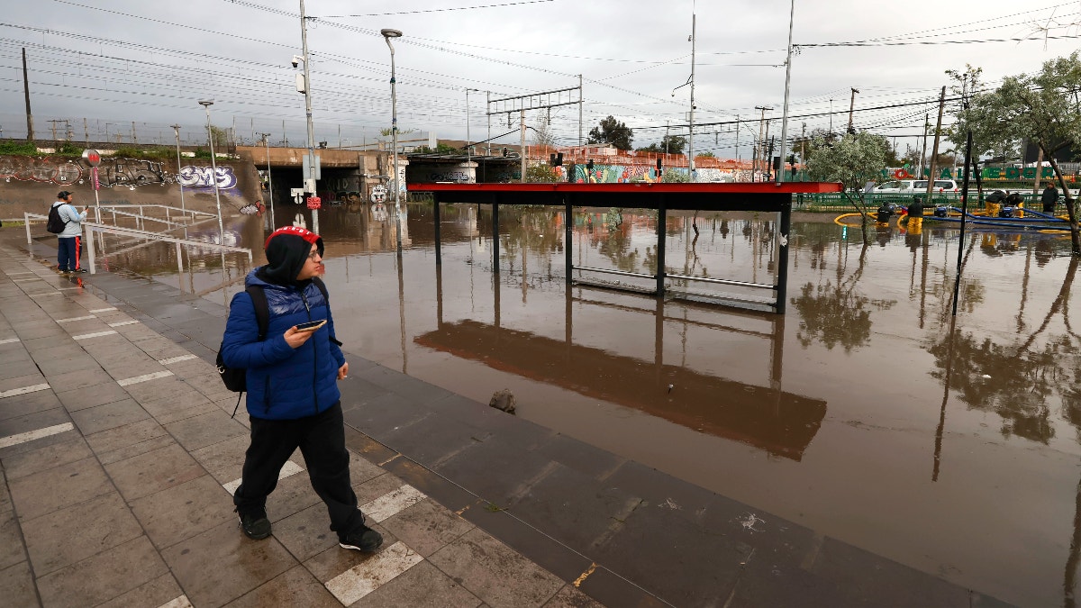 Chile: Santiago cancela alerta roja por lluvias, pero persiste riesgo de deslizamientos