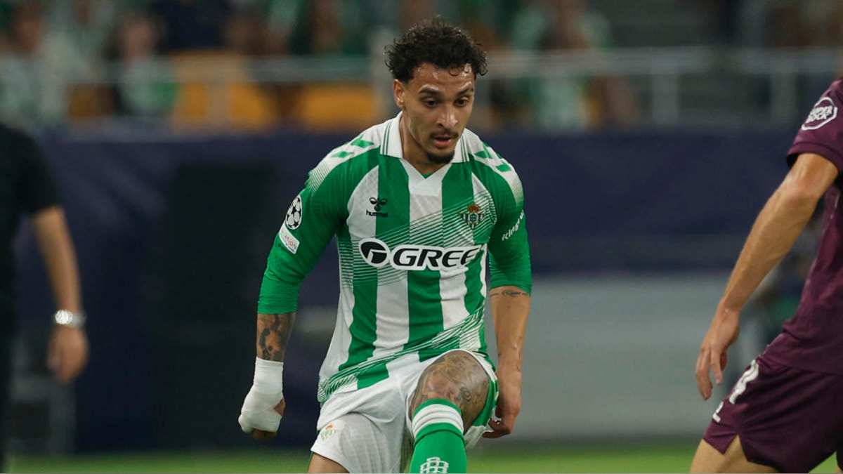 Antony, jugador del Betis, denuncia robo en su casa mientras disputaba la Champions League