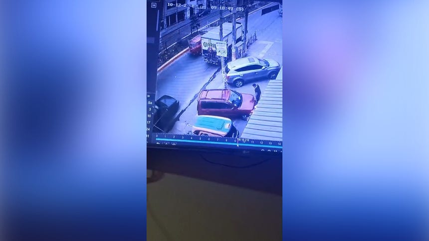 San Juan de Miraflores: madre denuncia el robo de su auto frente a un mercado [VIDEO]