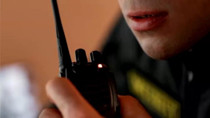 Solo hay un equipo de radio operativo por cada ocho policías asignados a comisarías, advierte estudio